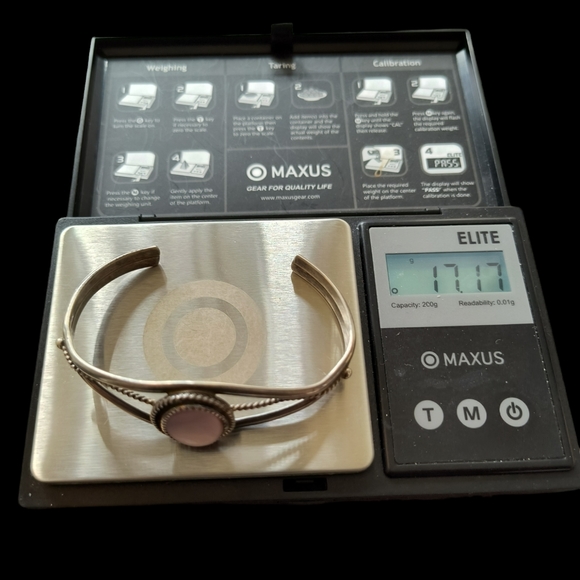 Vintage Signed Native American Pink Shell and Sterling Silver Cuff Brace… - Picture 7 of 9